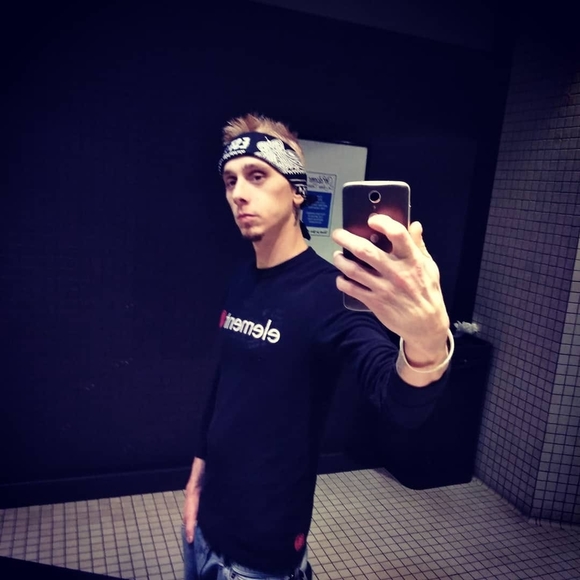 Meet your Posher, Travis - Picture 1 of 3